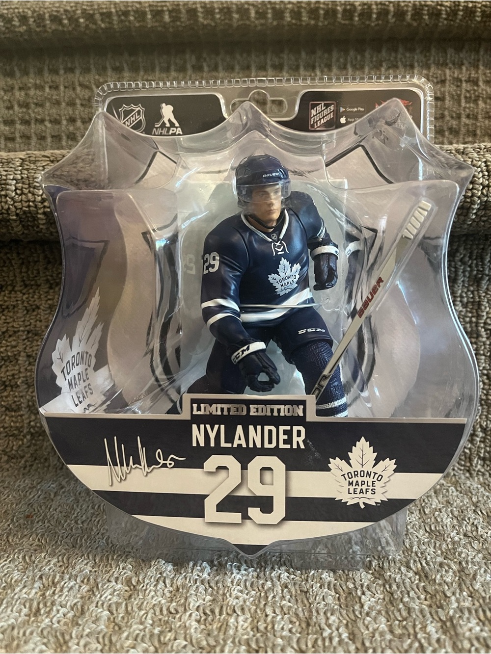 WILLIAM NYLANDER Toronto Maple Leafs Limited Edition Figure Imports Dragon BLUE!
